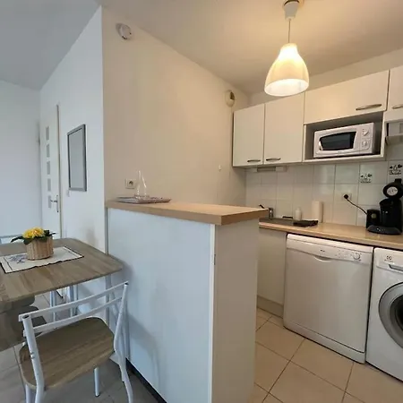 شقة T2 Calme Et Paisible Parking Piscine قرقشونه