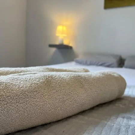 T2 Calme Et Paisible Parking Piscine شقة *