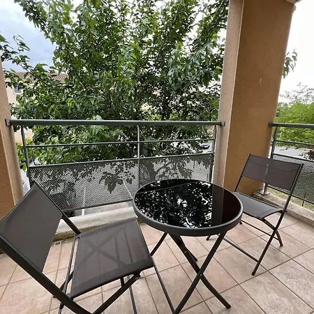 T2 Calme Et Paisible Parking Piscine شقة *