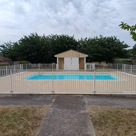 T2 Calme Et Paisible Parking Piscine شقة *